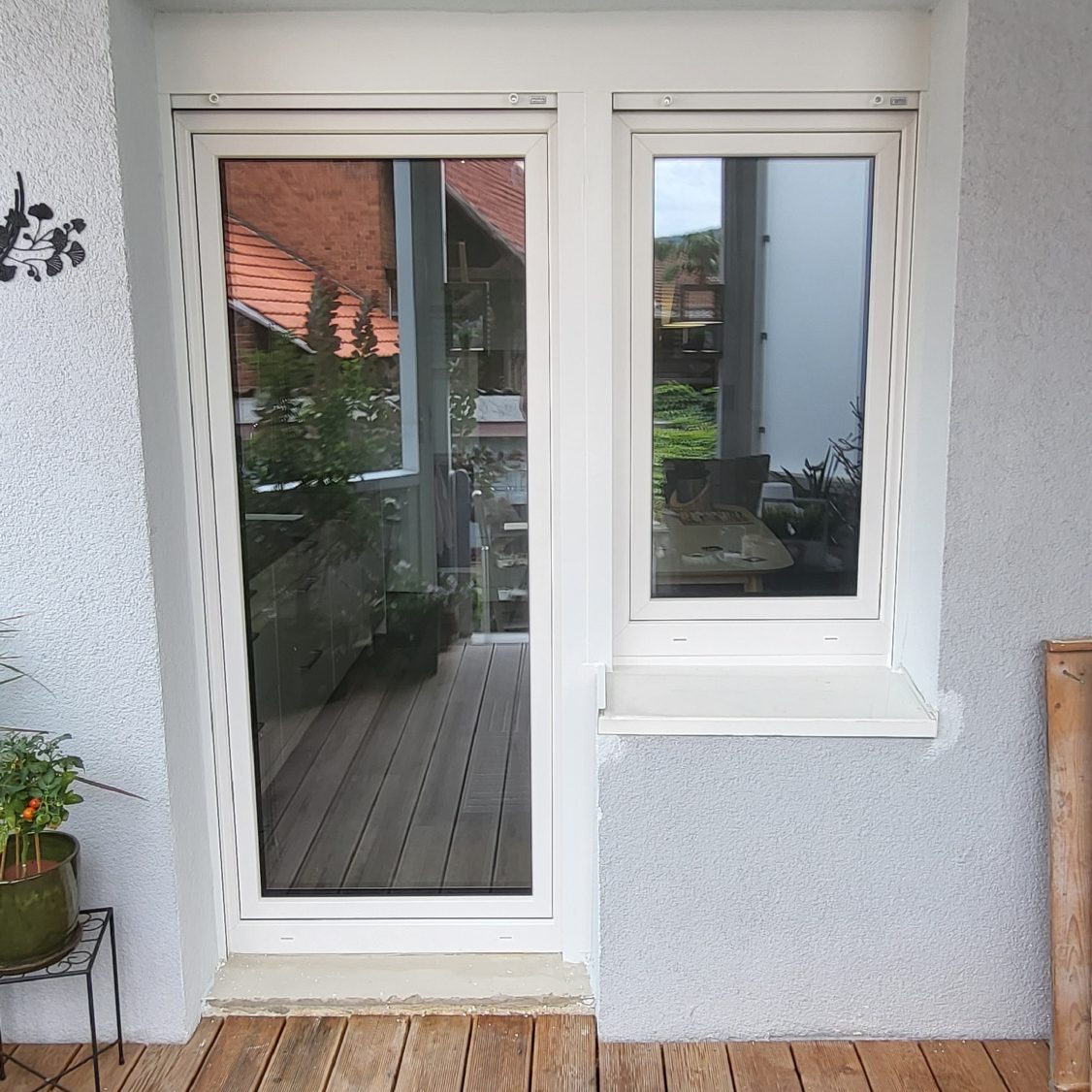 Balkontür und Fenster Balkontür und Fenster von außen
